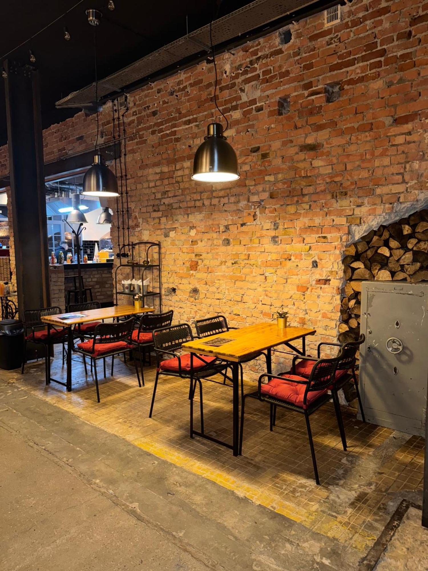 ワルシャワ Loft Car Factoryホステル エクステリア 写真